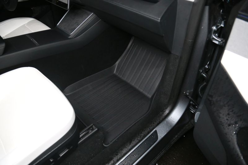 Komplett sett med TPE matter til Tesla Model Y Juniper