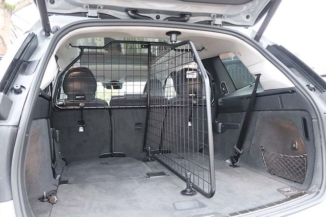 Main Image Dog guard and divider Volvo EX90